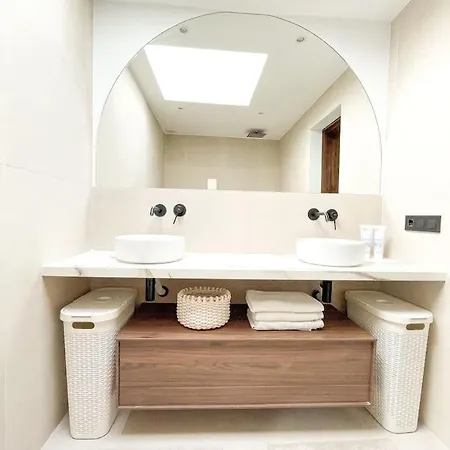 Luxury Penthouse Apartment *